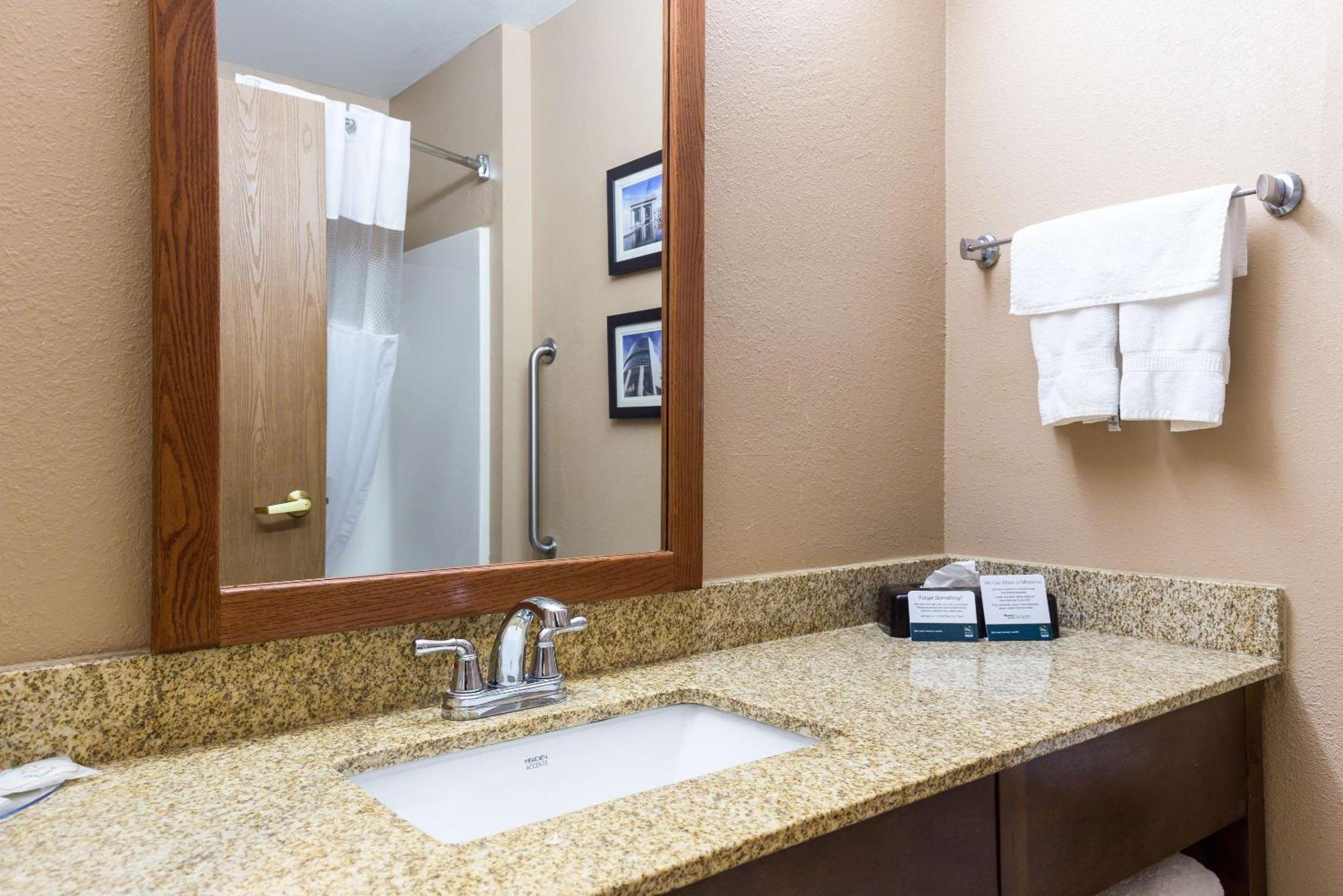 Quality Inn I-70 Near Kansas Speedway Kansas City Exterior foto